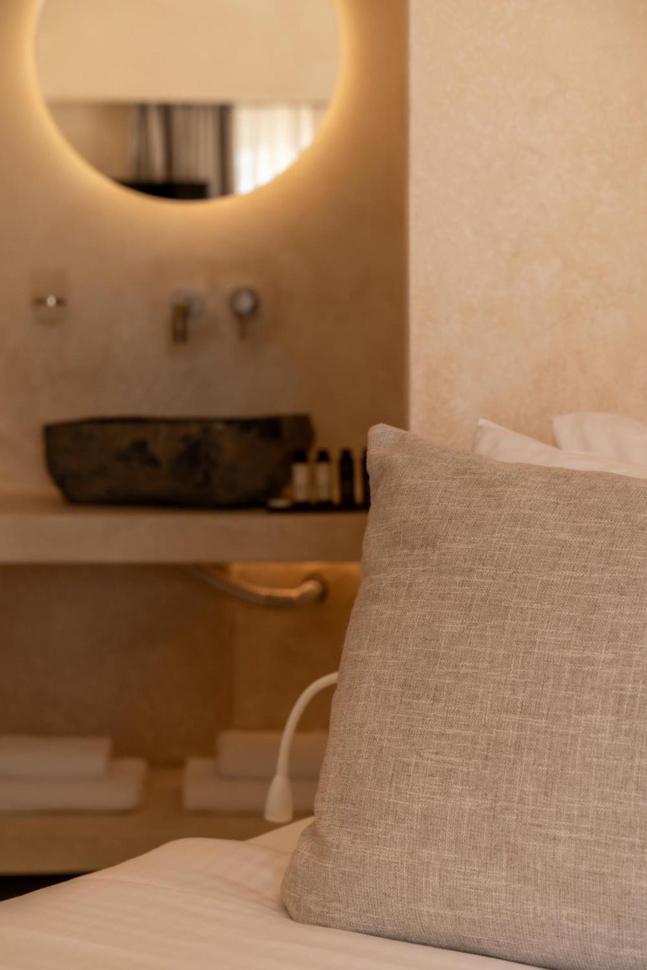 Heyday Luxury Suites Perísza Kültér fotó